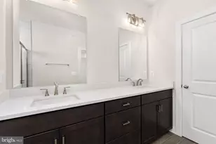 20800 Cloongee Ter, Dulles, VA 20166 - Photo 18