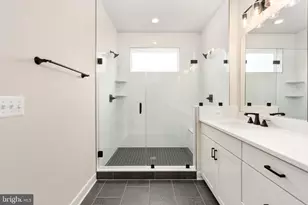 20792 Cloongee Ter, Dulles, VA 20166 - Photo 18