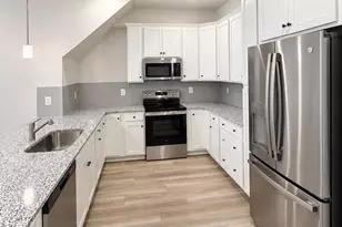 42635 Darala Dr, Ashburn, VA 20147 - Photo 4