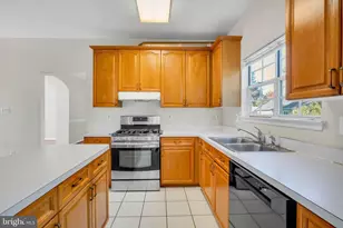 46800 Trailwood Pl, Sterling, VA 20165 - Photo 10