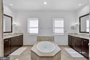 44642 Petersham Dr, Ashburn, VA 20147 - Photo 32