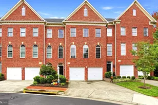 20374 Fallsway Terrace, Sterling, VA 20165 - Photo 2