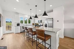 42617 Black Angus Dr, Ashburn, VA 20148 - Photo 2