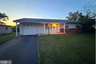 125 N Aspen Avenue, Sterling, VA 20164 - Photo 1
