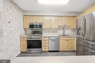 19385 Cypress Ridge Terrace, Leesburg, VA 20176 - Photo 8