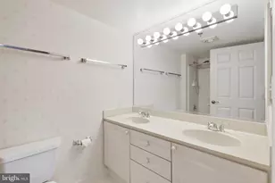 19385 Cypress Ridge Terrace, Leesburg, VA 20176 - Photo 16