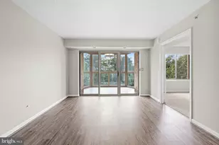 19385 Cypress Ridge Terrace, Leesburg, VA 20176 - Photo 2