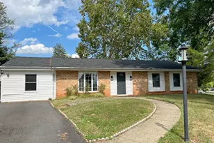 100 Amhurst Pl, Sterling, VA 20164 - Photo 2
