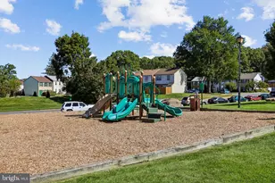 1006 Warwick Ct, Sterling, VA 20164 - Photo 32