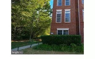 42590 Pine Forest Dr, Chantilly, VA 20152 - Photo 1