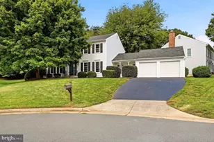273 Terrie Dr, Sterling, VA 20165 - Photo 2