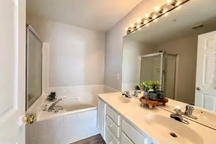 46924 Courtyard Sq, Sterling, VA 20164 - Photo 18