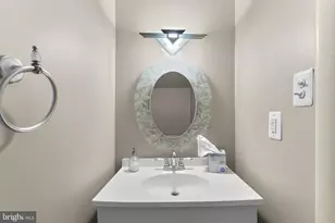 1043 Warwick Ct, Sterling, VA 20164 - Photo 14