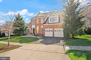 43941 Riverpoint Dr, Leesburg, VA 20176 - Photo 2