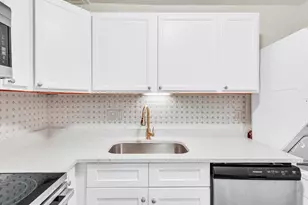226 N Auburn Dr, Sterling, VA 20164 - Photo 6