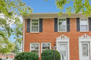 226 N Auburn Dr, Sterling, VA 20164 - Photo 32