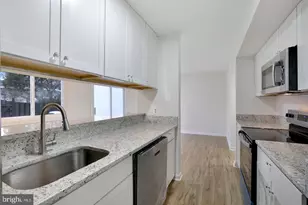 14 Simeon Ln, Sterling, VA 20164 - Photo 2