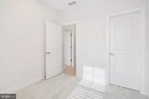 23099 Growler Sq, Ashburn, VA 20148 - Photo 24