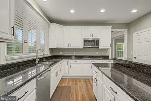 43691 Gallitzin Ln, Chantilly, VA 20152 - Photo 16