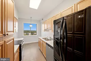 19375 Cypress Ridge Terrace, Leesburg, VA 20176 - Photo 30