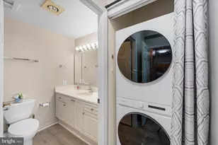 19355 Cypress Ridge Terrace, Leesburg, VA 20176 - Photo 18