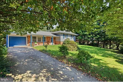 206 E Brunswick Street, Sterling, VA 20164 - Photo 2
