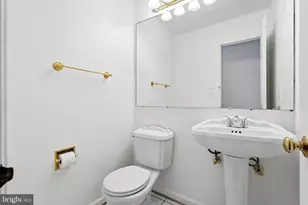 102 N Laura Anne Dr, Sterling, VA 20164 - Photo 18