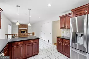 102 N Laura Anne Dr, Sterling, VA 20164 - Photo 4