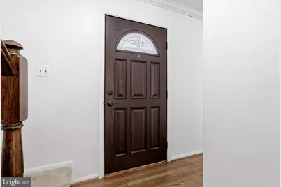 102 N Laura Anne Drive, Sterling, VA 20164 - Photo 2