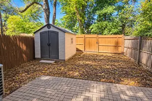 185 Meadows Ln NE, Leesburg, VA 20176 - Photo 4