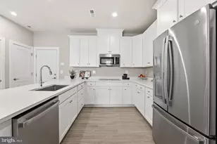 21108 Southbank St, Potomac Falls, VA 20165 - Photo 4