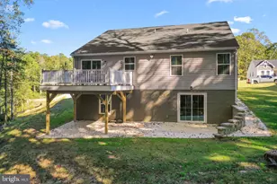 289 Pleasants Ln, Kilmarnock, VA 22482 - Photo 6