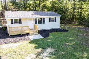2029 Bluff Point Rd, Kilmarnock, VA 22482 - Photo 2