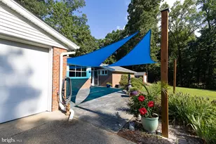23 Oak Ridge Dr, Kilmarnock, VA 22482 - Photo 2