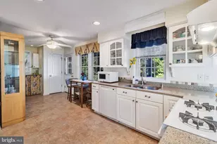 732 Middle Gate Ln, Irvington, VA 22480 - Photo 10