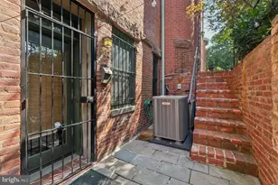 902 D St SE, Washington, DC 20003 - Photo 1