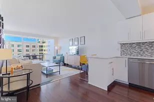 730 24th St NW, Washington, DC 20037 - Photo 1