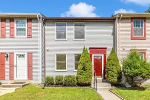 11181 Captain's Walk Ct, North Potomac, MD 20878 - Photo 1