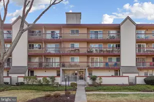 7400 Lakeview Dr, Bethesda, MD 20817 - Photo 1