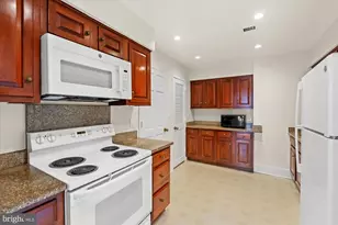 8101 Connecticut Ave, Chevy Chase, MD 20815 - Photo 12
