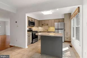 10504 Pine Haven Terrace, North Bethesda, MD 20852 - Photo 6