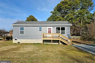 26404 Franklin Ln, Crisfield, MD 21817 - Photo 1