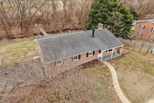 1056 Valleybrook Dr, Hagerstown, MD 21742 - Photo 4