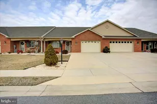 19446 Sapphire Dr, Hagerstown, MD 21742 - Photo 1
