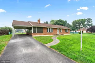 18219 Summerlin Dr, Hagerstown, MD 21740 - Photo 1