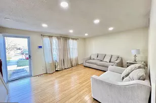 8679 Hickory Ridge Ct, Springfield, VA 22153 - Photo 1