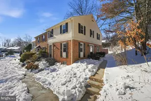 9652 Lindenbrook St, Fairfax, VA 22031 - Photo 1