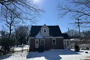 2414 Fairview Dr, Alexandria, VA 22306 - Photo 1