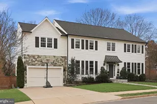 370 Holmes Dr NW, Vienna, VA 22180 - Photo 1