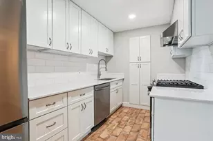 214 Park Terrace Ct SE, Vienna, VA 22180 - Photo 1